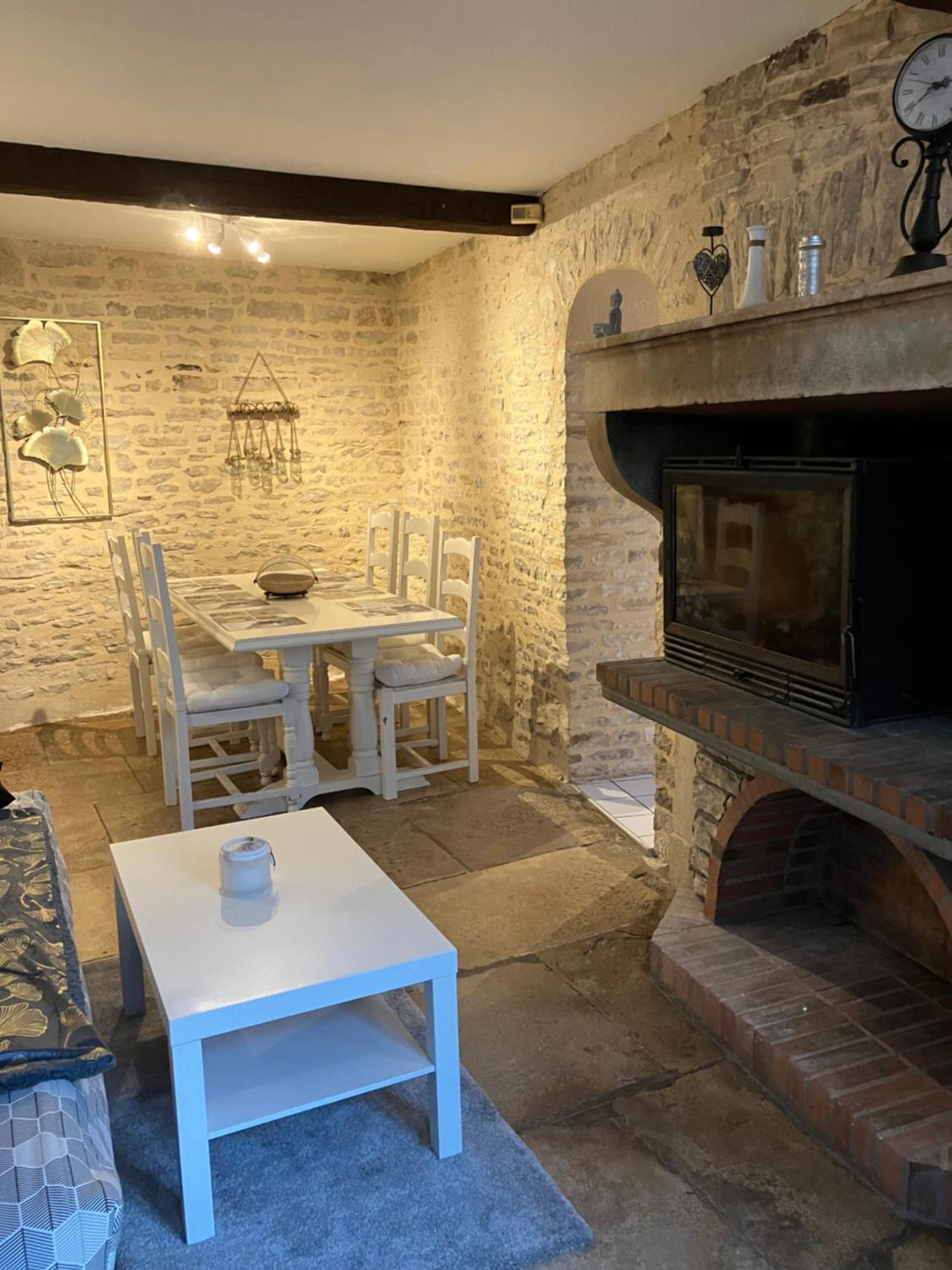 Charmante Maison En Pierres Precy-le-Sec Екстер'єр фото
